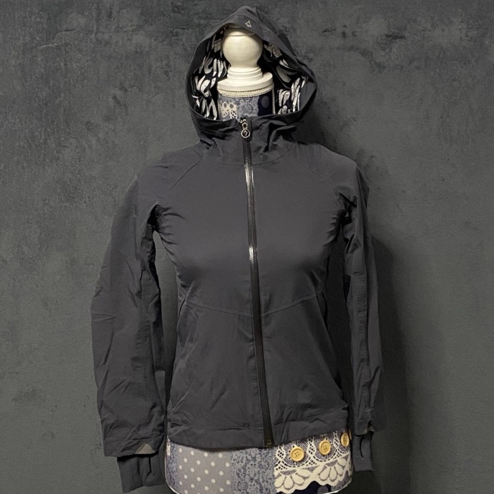 Ivivva Lululemon Radiantly Rain Jacket Girls 8 Gray Lined Logo Waterproof Hooded